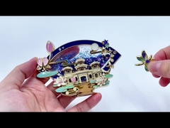 Magnete per frigorifero con corona di Natale con bacche di pino e arco