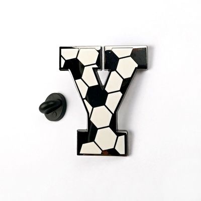 comprare Pin sportivo di calcio a smalto duro con retro in gomma fabbricazione online