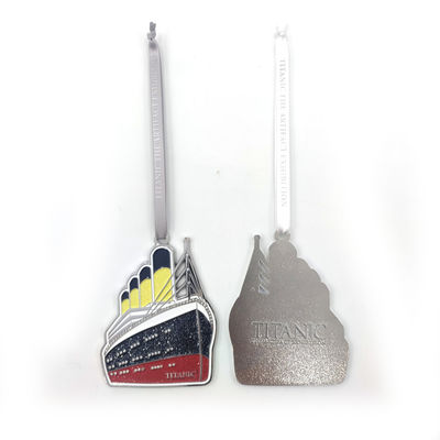 comprare RMS Titanic Memoria speciale Medaglia Pendente Disegno inciso e in rilievo e fori a nastro incorporati fabbricazione online