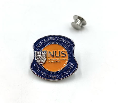 comprare Studi di infermieristica su misura Soft Enamel Pin Badge universitario per il riconoscimento professionale fabbricazione online