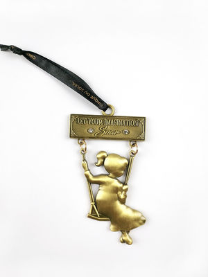 Vivi la nostalgia e la meraviglia con lo Swing del sognatore Cirque du Soleil Ornamento immaginativo Finitura in metallo personalizzabile